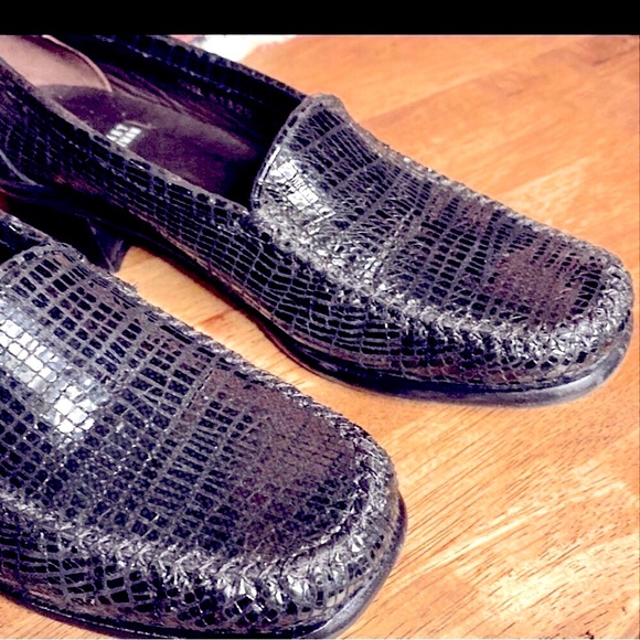 Stuart Weitzman Black pattern Slip On Loafers Size 6 - Picture 8 of 10